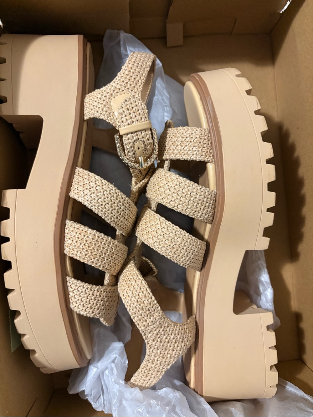 Universal Thread beige